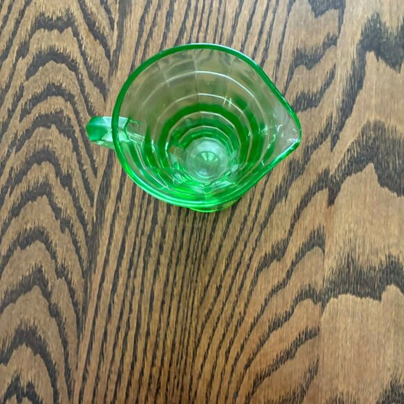 Vintage Emerald Green Glass Measuring Cup - Picture 2 of 2